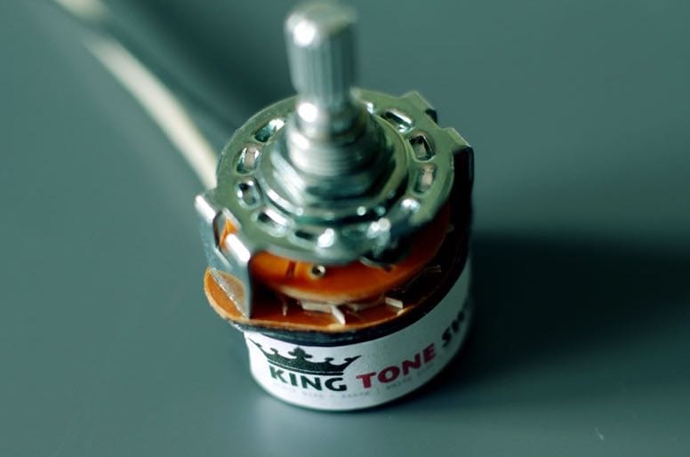 King Tone the KingTone Switch CLASSIC – These Go To 11