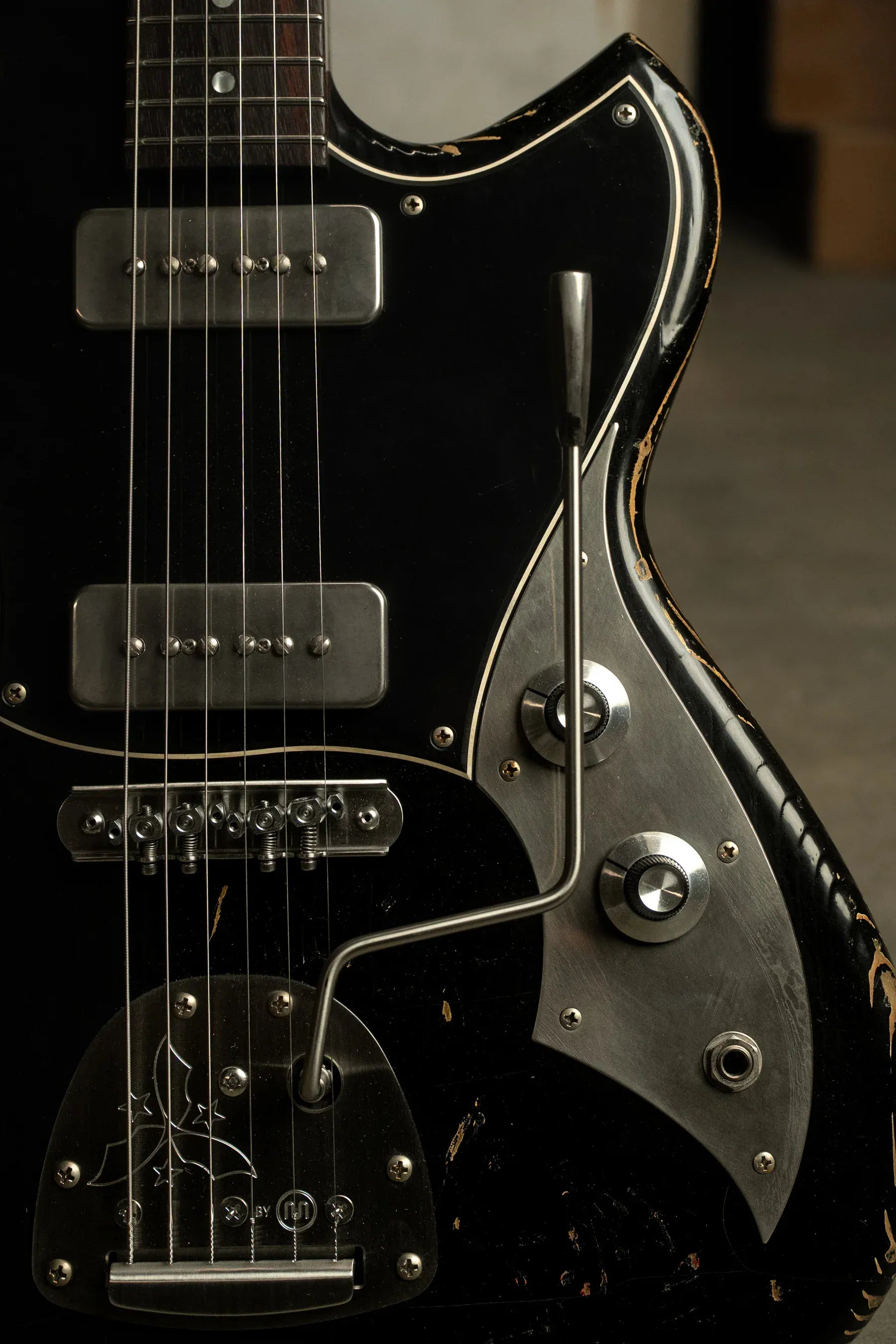 NOVO Guitars Novo Serus J Bull Black over 64 3 Tone Burst tgt11