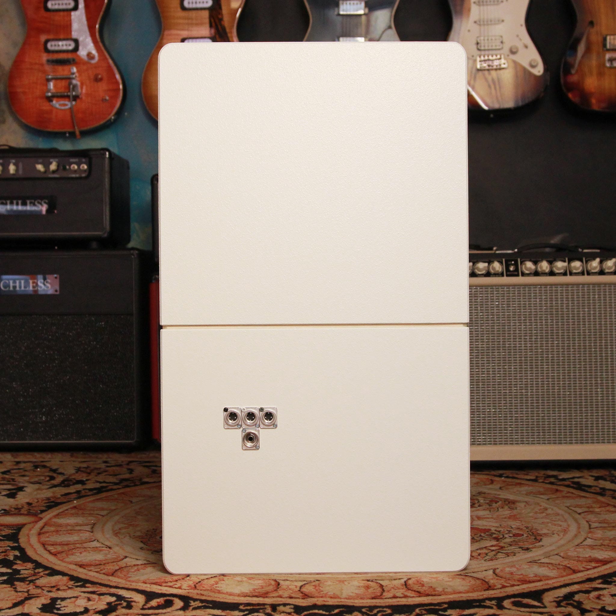 These Go To 11 Begagnat Grossman Isobox White USED - Very Good Condition - with Boxes tgt11