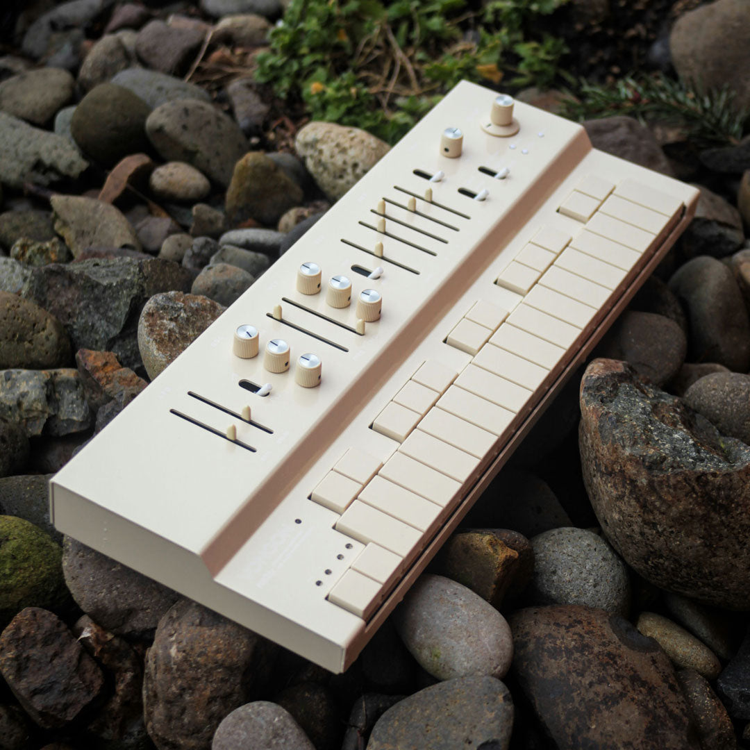 Vongon the Replay Poly Synth