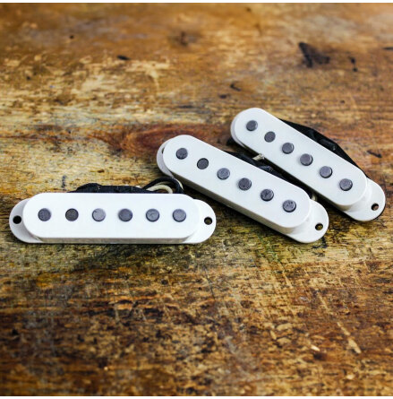 Monty*s 62 Strat set /parchment / bridgeplate