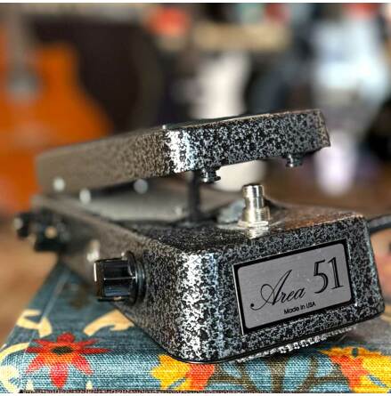 Area 51 Wah Fully Loaded USED - Very Good Condition - Box, no PSU
