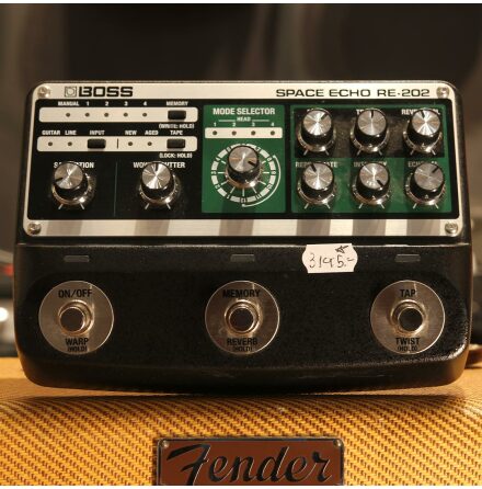 Boss RE-202 USED - Very Good Condition - w/ Box no PSU