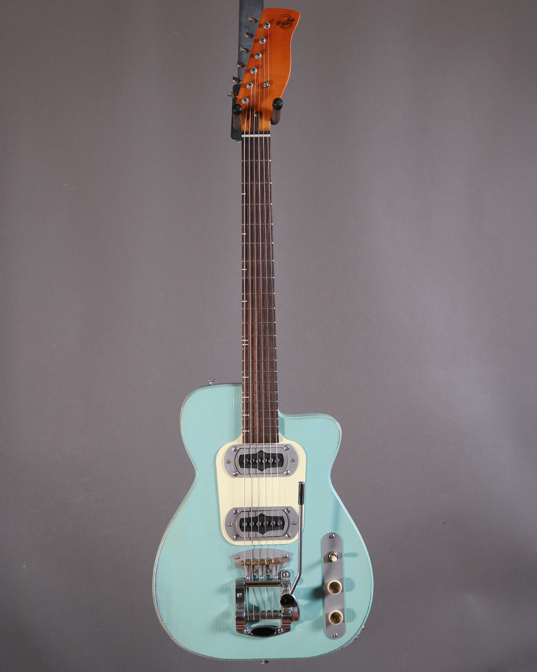 Bluebox Geetars Alba Daphne Blue Tremolo