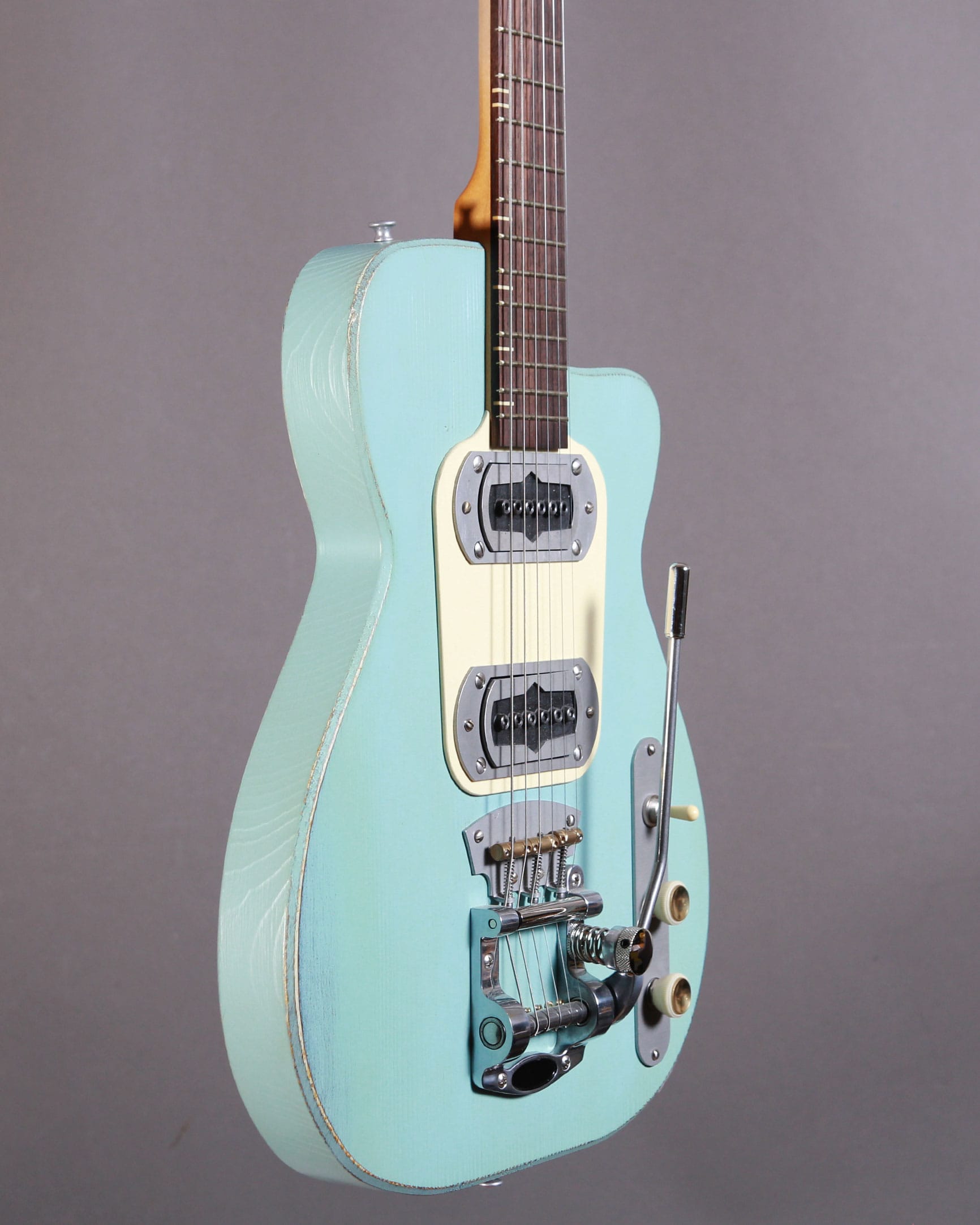 Bluebox Geetars Alba Daphne Blue Tremolo