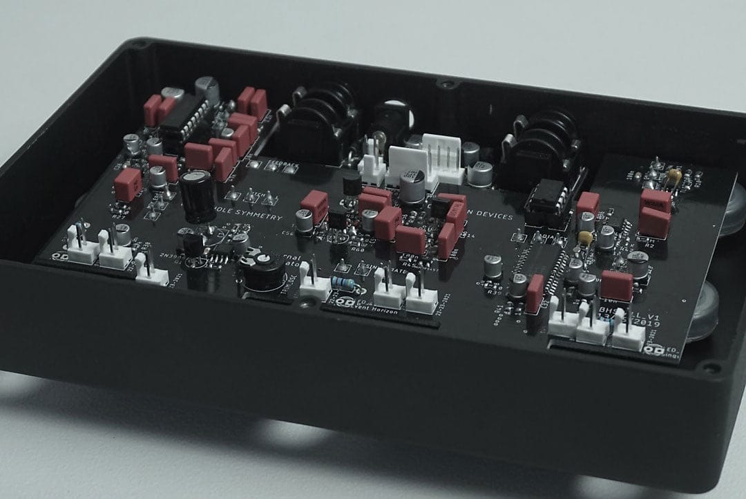 ギター COLLISION DEVICES Black Hole Symmetry Collision Devices launches mind-bending Black Hole Symmetry delay
