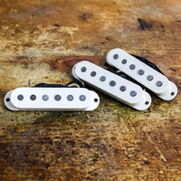 Monty's Pickups Monty*s 54 Stratocaster Pickup Set / Parchment / Bridge Baseplate tgt11