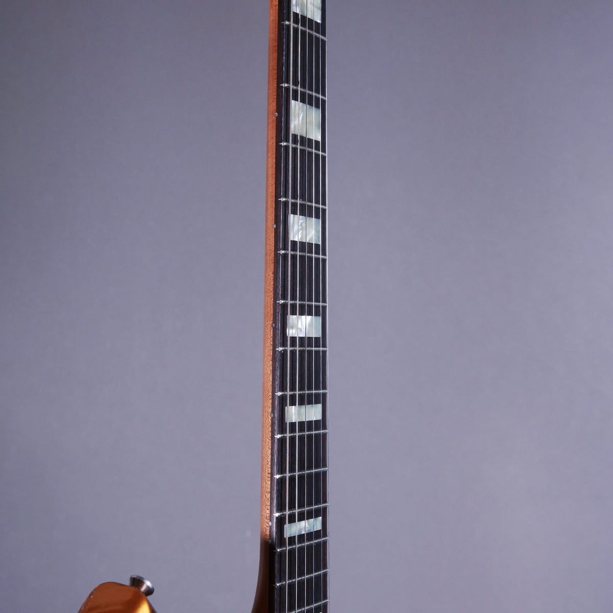 NOVO Guitars Elgitarr Novo Custom Serus J Aztec Gold Over Bull Black tgt11