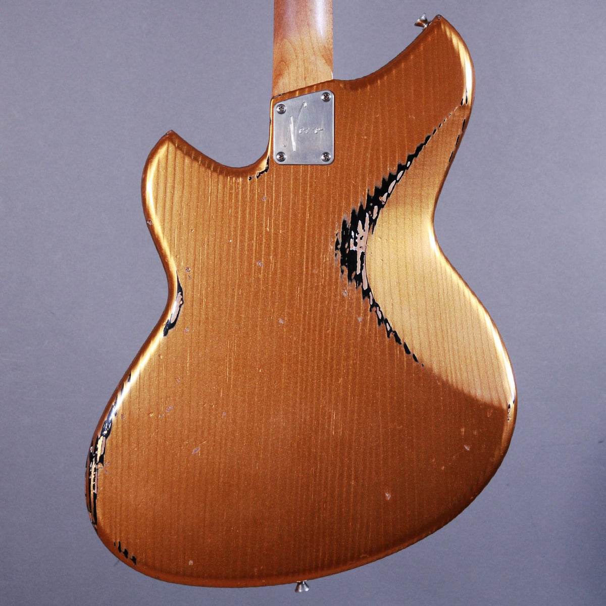 NOVO Guitars Elgitarr Novo Custom Serus J Aztec Gold Over Bull Black tgt11