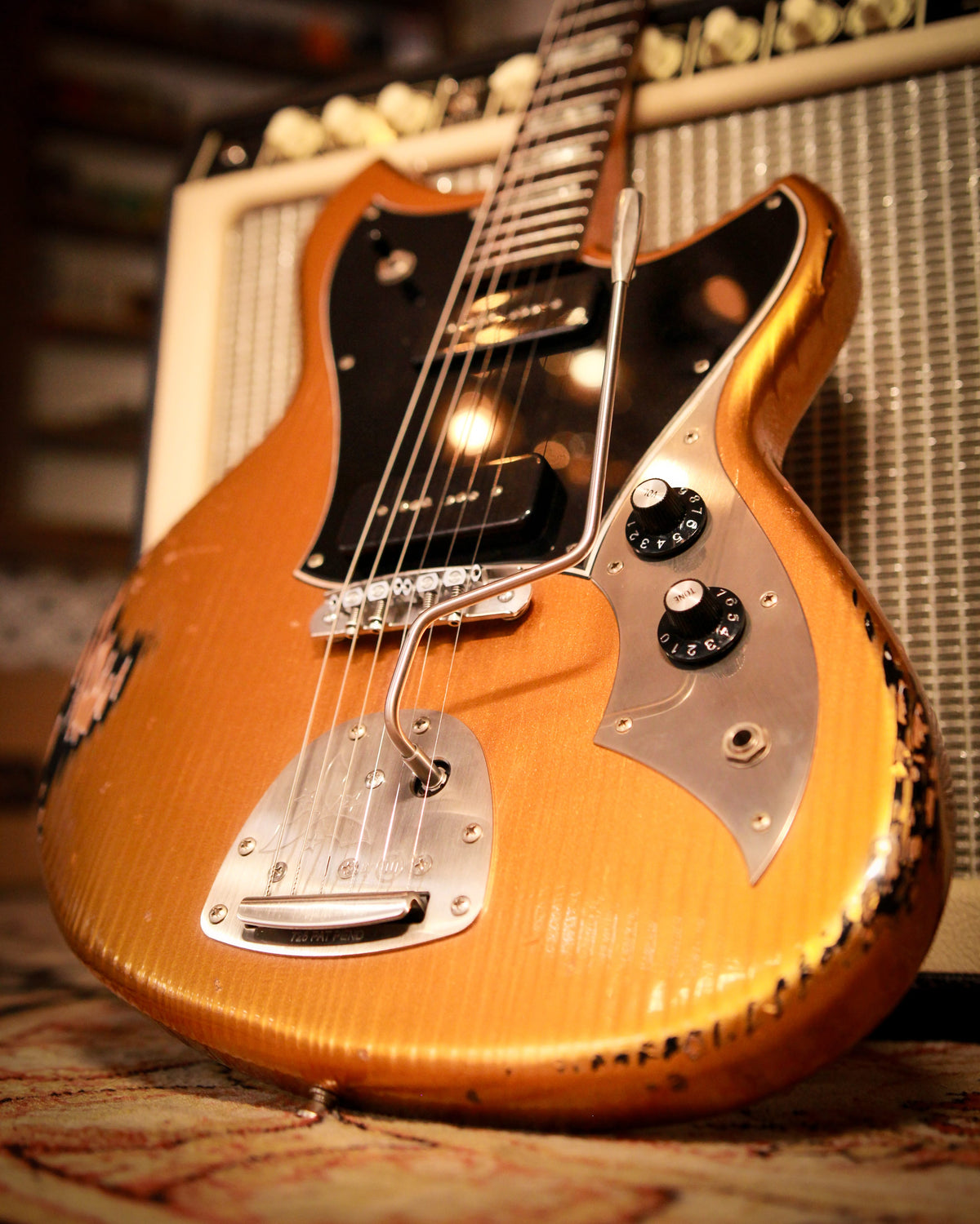 NOVO Guitars Elgitarr Novo Custom Serus J Aztec Gold Over Bull Black tgt11