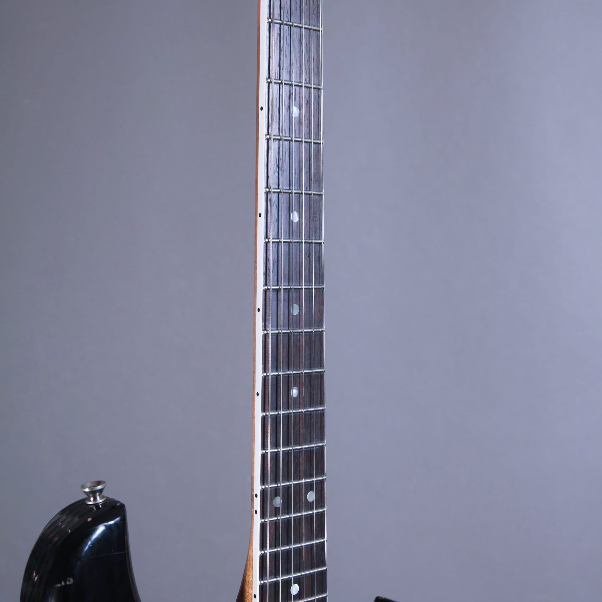 NOVO Guitars Elgitarr Novo Idris H2 Bull Black Over 64 3-Tone Burst tgt11