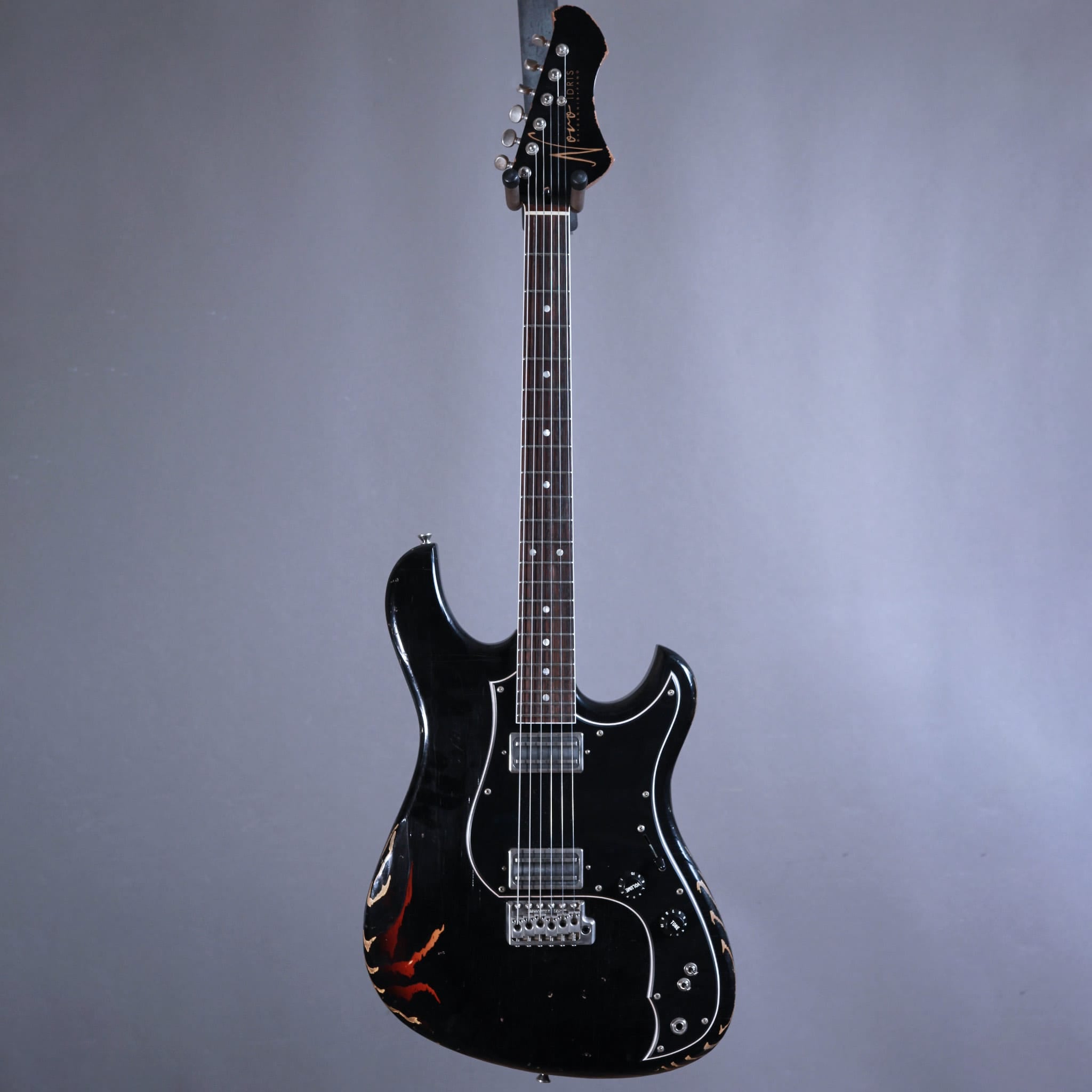 NOVO Guitars Elgitarr Novo Idris H2 Bull Black Over 64 3-Tone Burst tgt11