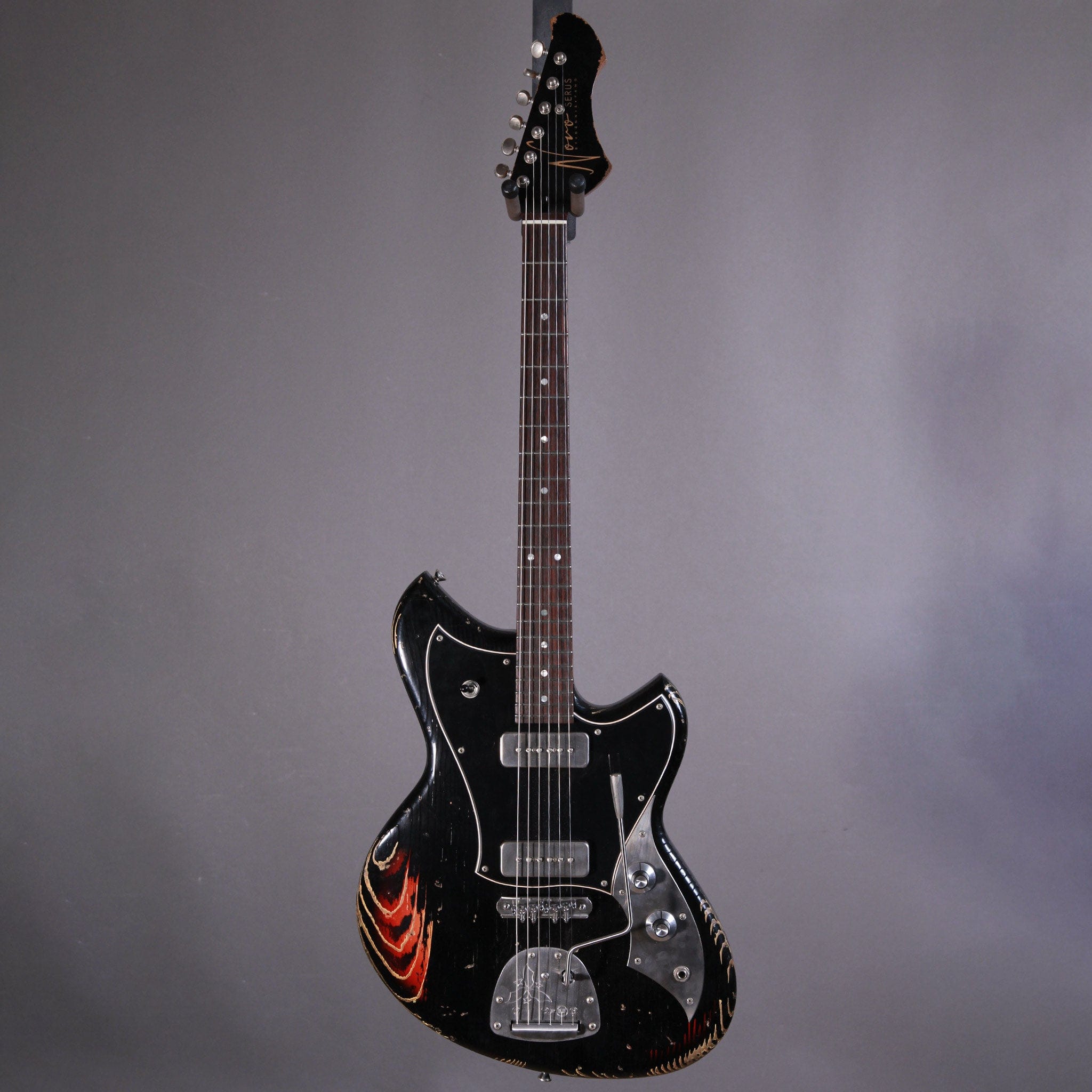 NOVO Guitars Elgitarr Novo Serus J Bull Black over 64 3 Tone Burst tgt11