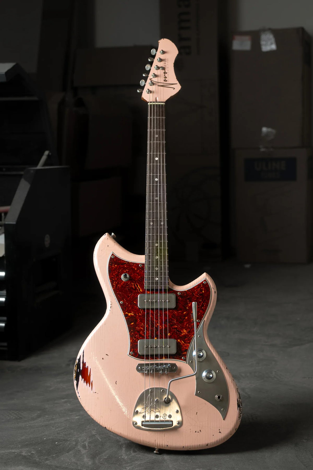 NOVO Guitars Elgitarr Novo Serus J Shell Pink over 64 3-Tone Burst tgt11