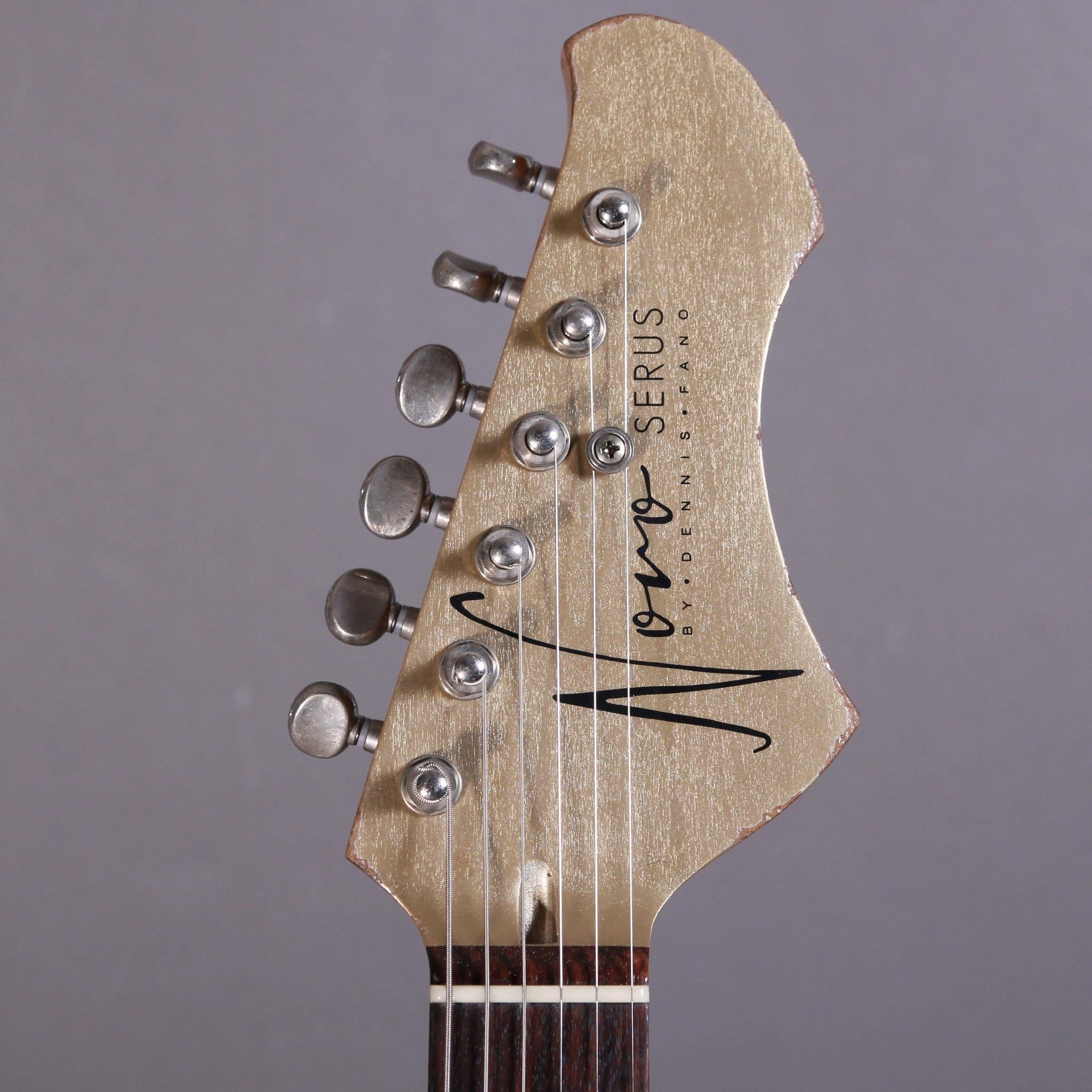 NOVO Guitars Elgitarr Novo Serus J Shoreline Gold over 64 3 Tone Burst tgt11