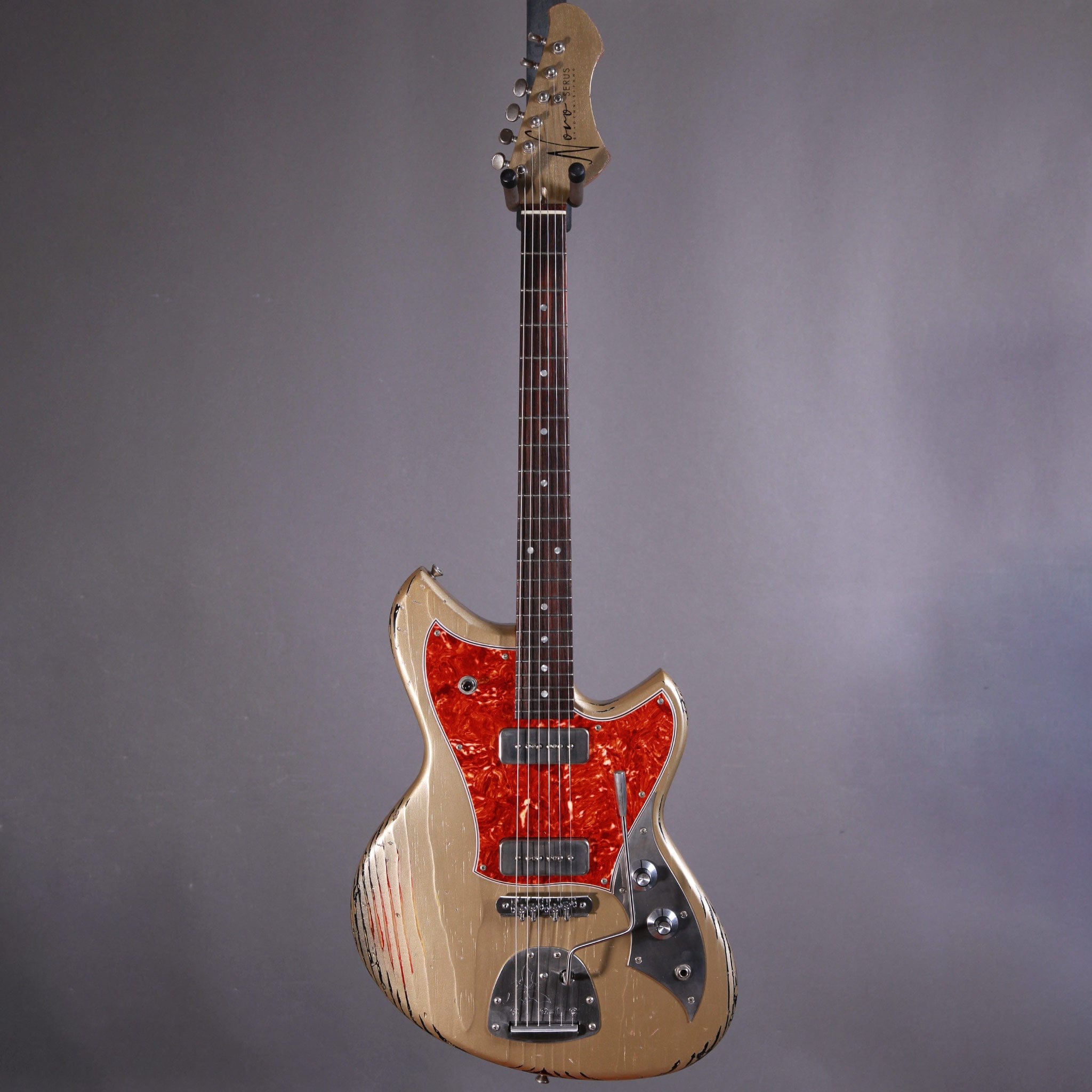 NOVO Guitars Elgitarr Novo Serus J Shoreline Gold over 64 3 Tone Burst tgt11