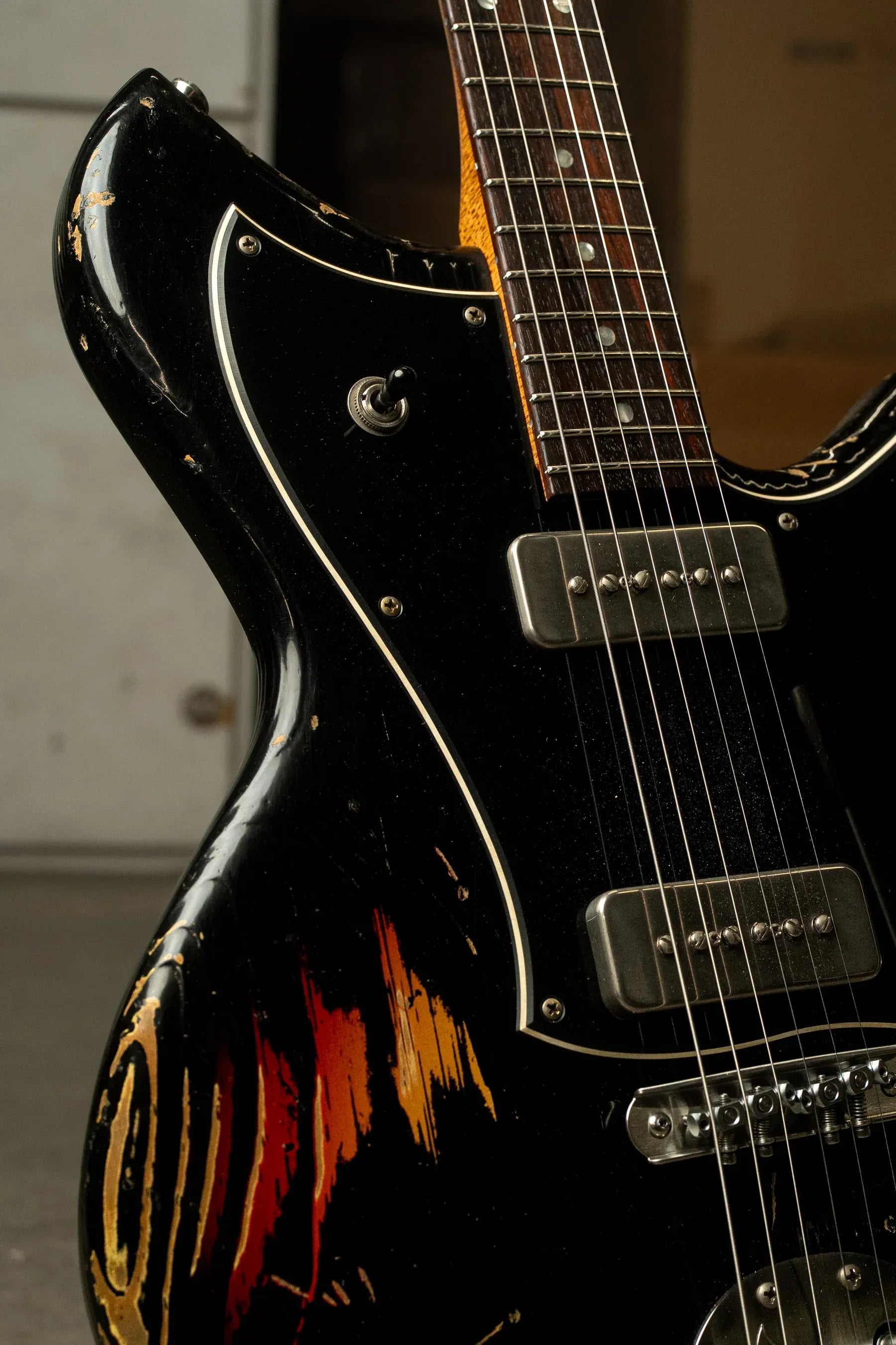 NOVO Guitars Novo Serus J Bull Black over 64 3 Tone Burst tgt11