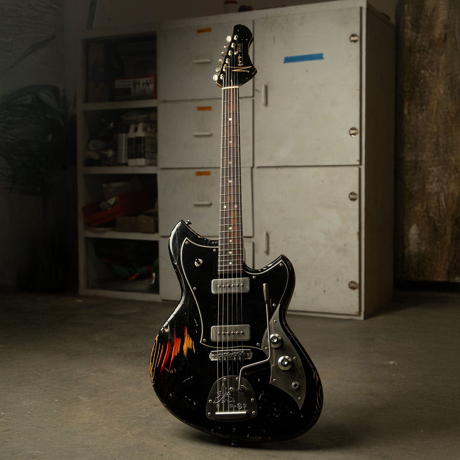 NOVO Guitars Novo Serus J Bull Black over 64 3 Tone Burst tgt11