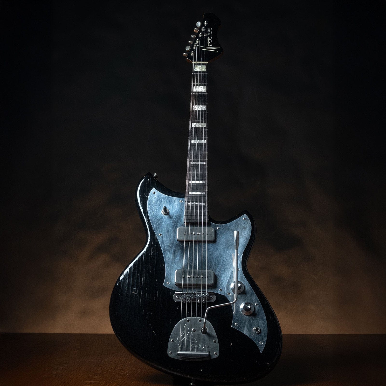 NOVO Guitars Novo Serus J Bull Black Polished Aluminum Pickguard tgt11
