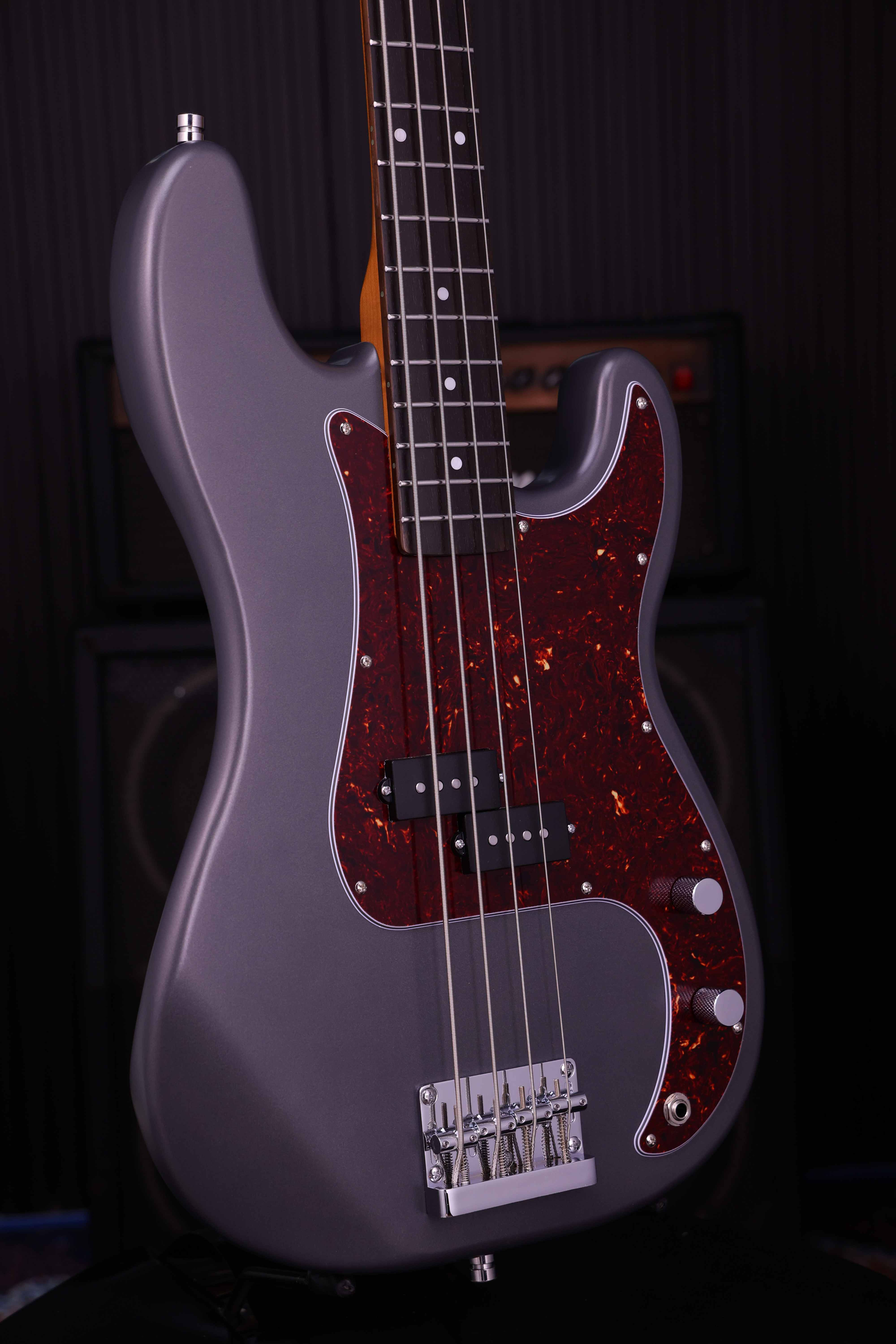 Patina Guitars Bas Patina Guitars PPB-3 Bass Charcoal tgt11