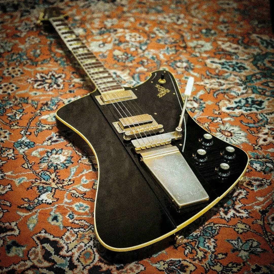 Springer Guitars Elgitarr Springer Guitars Firehawk Black / Gold tgt11
