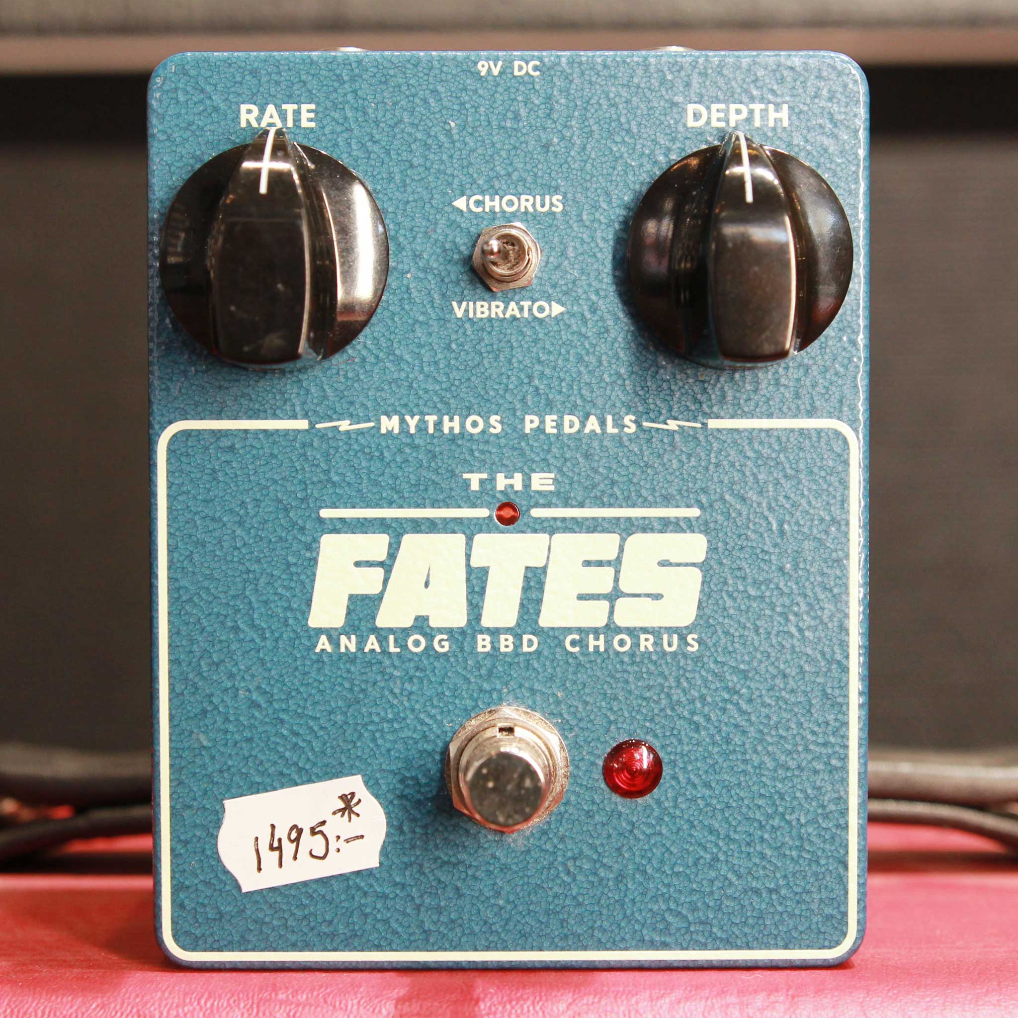 These Go To 11 Chorus Mythos Fates Chorus USED - Very Good Condition - with Box no PSU tgt11