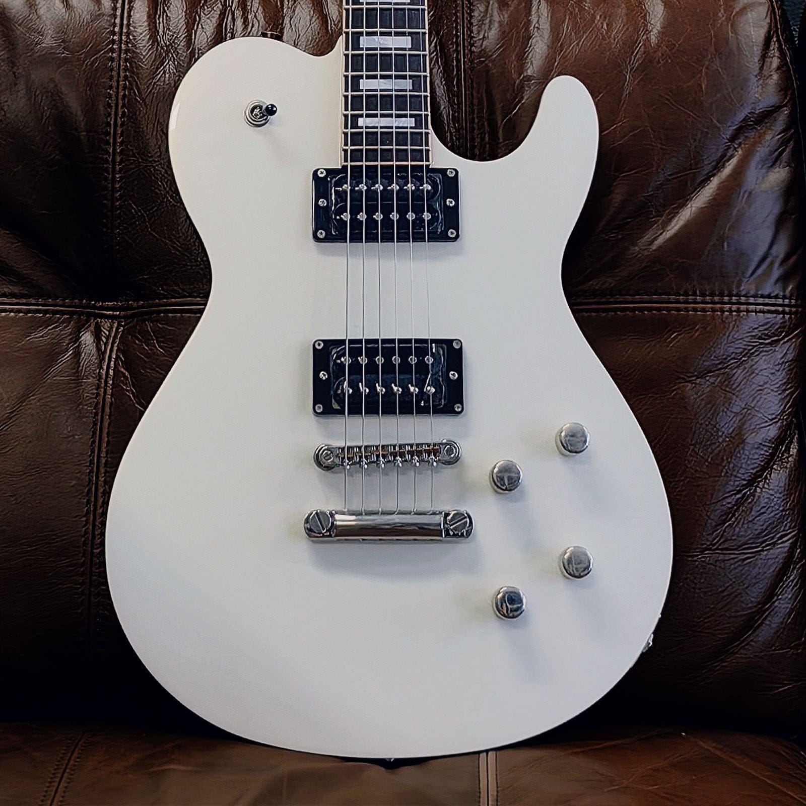 These Go To 11 Elgitarr James Tyler Guitars JTG M1 White Pearl tgt11