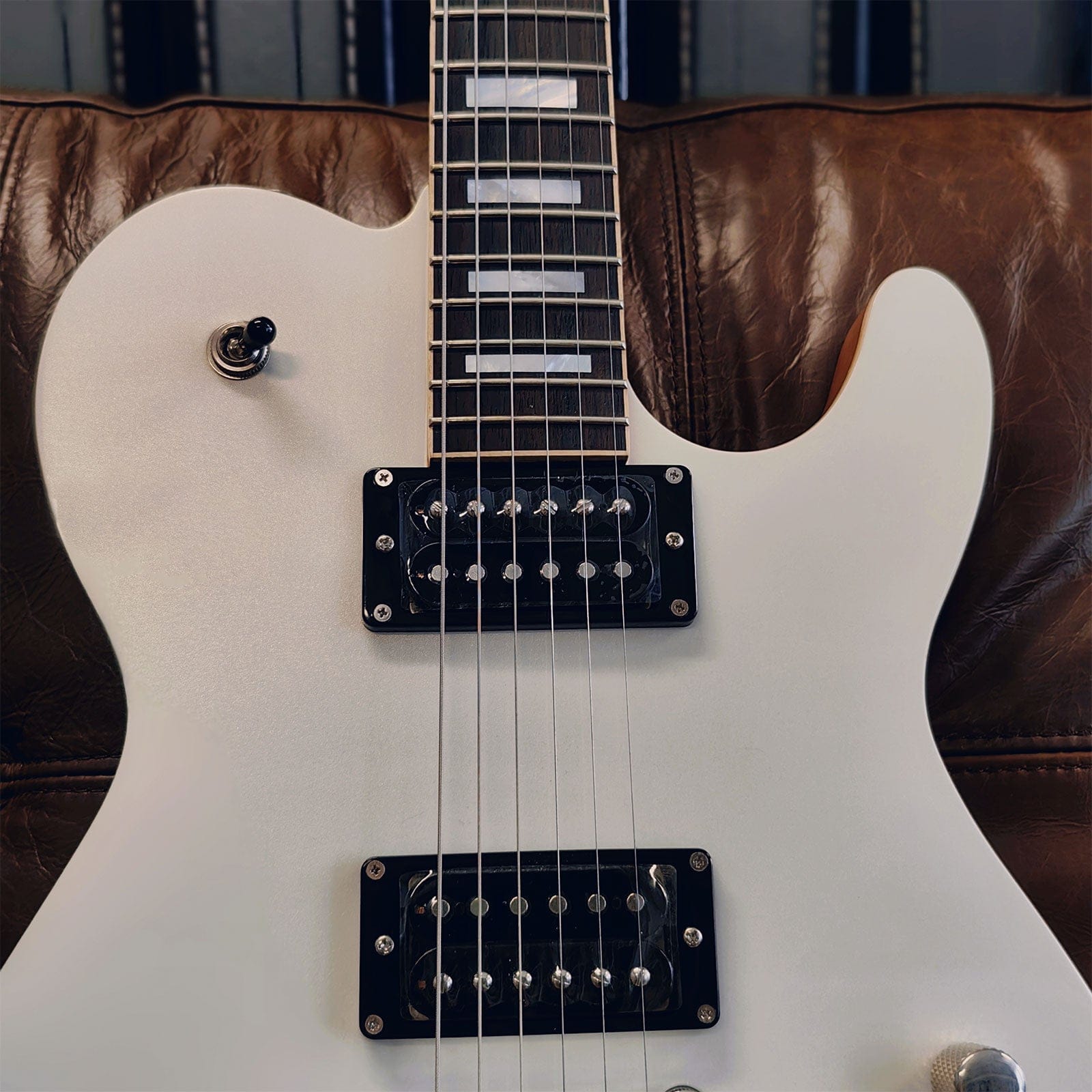 These Go To 11 Elgitarr James Tyler Guitars JTG M1 White Pearl tgt11