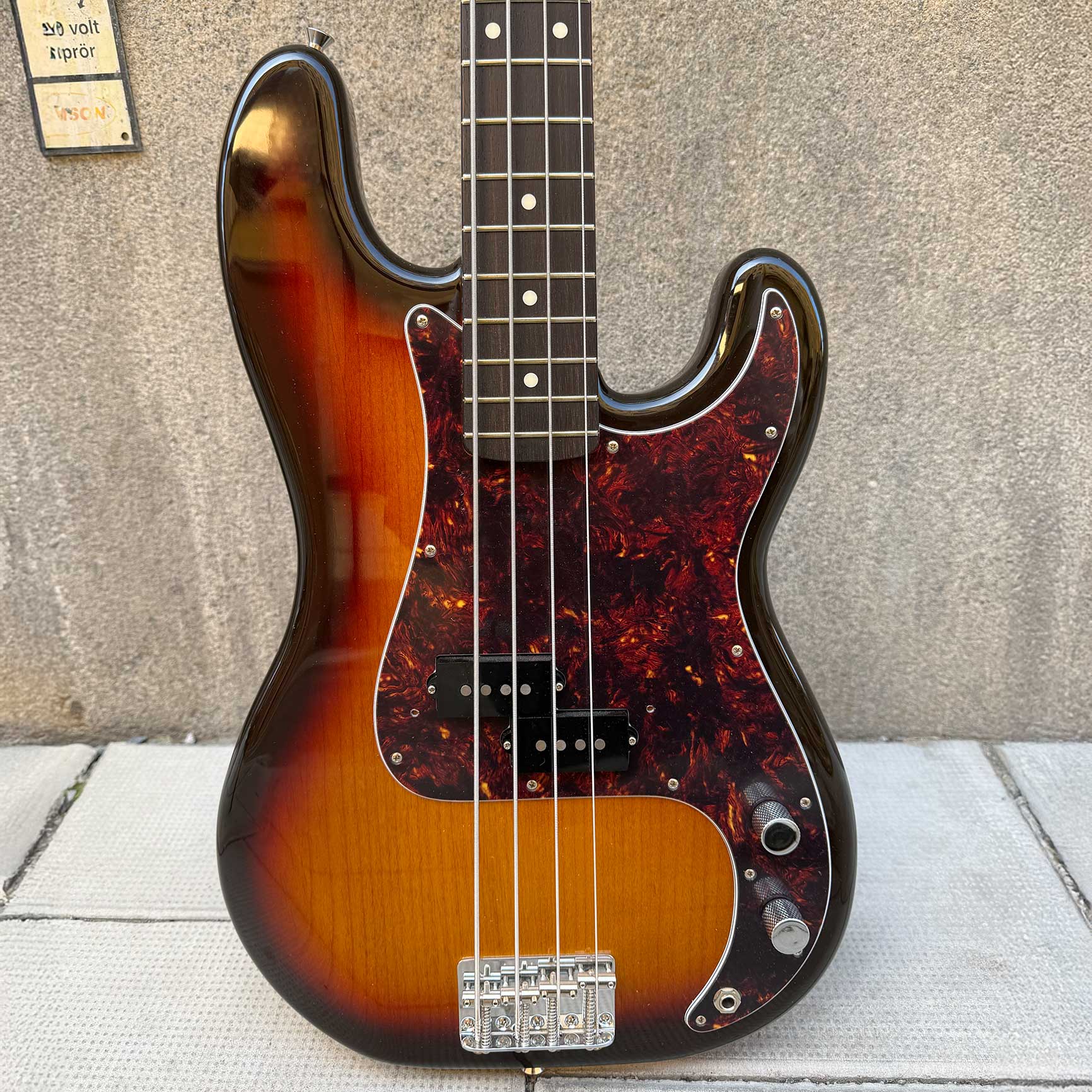 Tokai Elbas Tokai APB-101R 3-Tone Sunburst Electric Bass tgt11