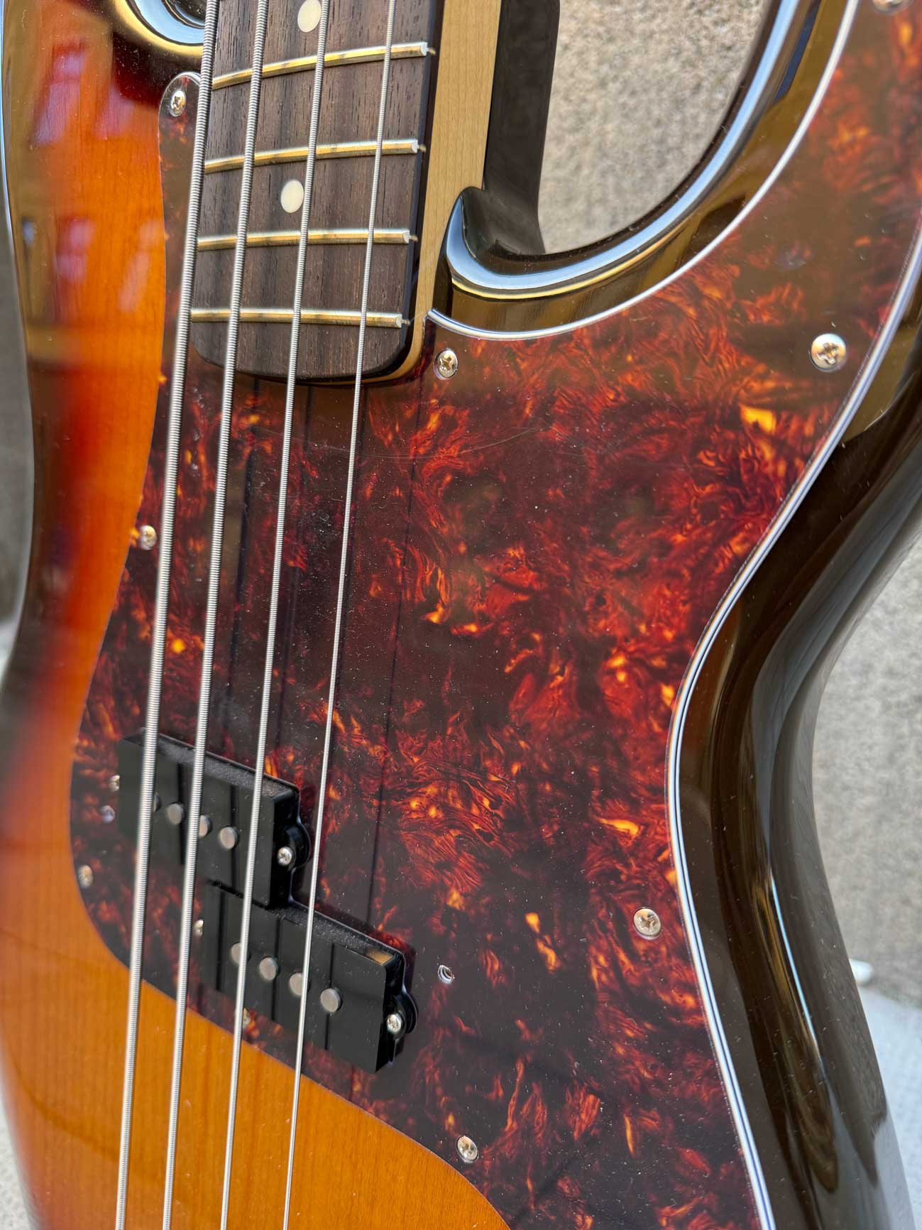Tokai Elbas Tokai APB-101R 3-Tone Sunburst Electric Bass tgt11
