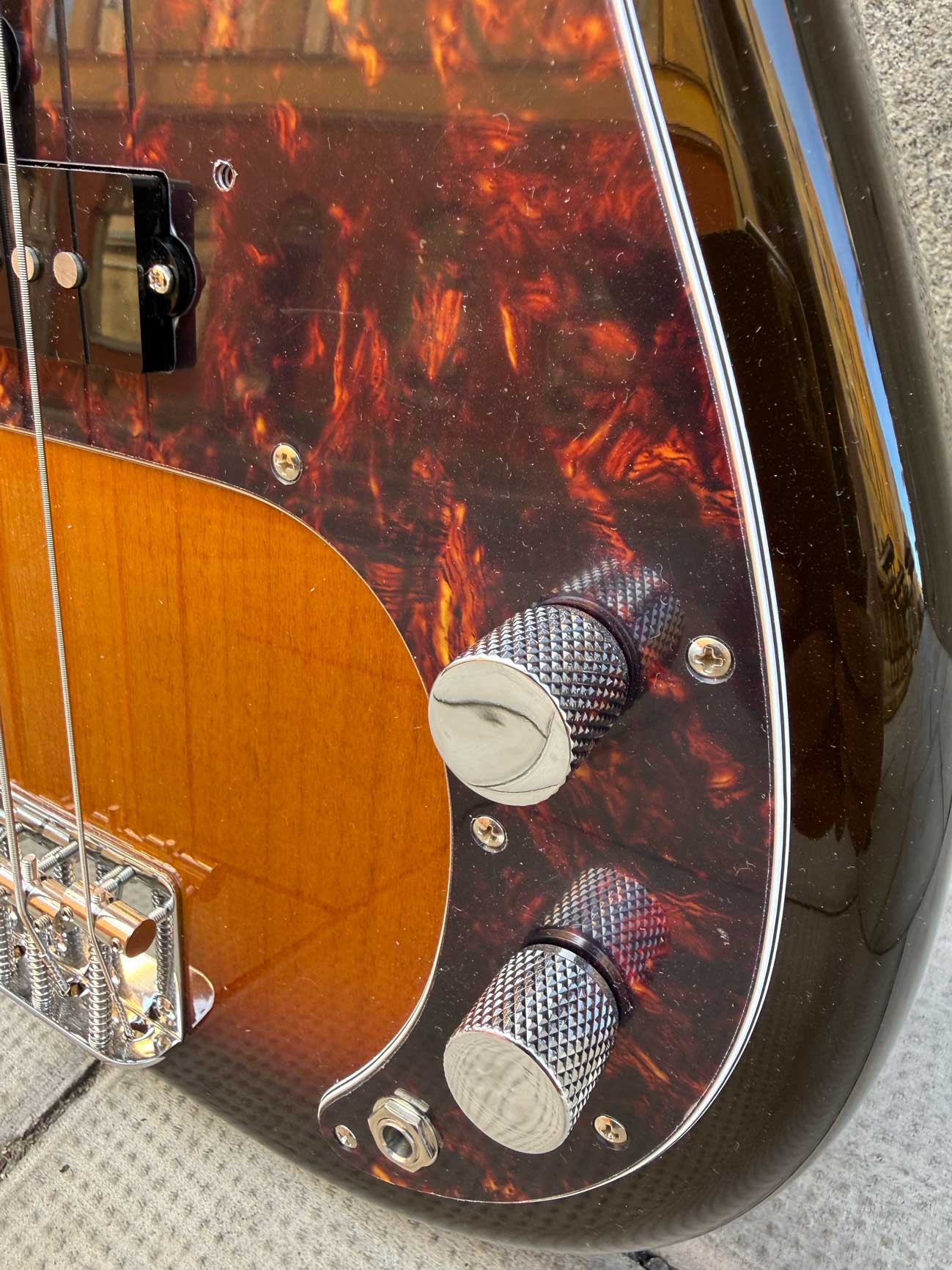 Tokai Elbas Tokai APB-101R 3-Tone Sunburst Electric Bass tgt11