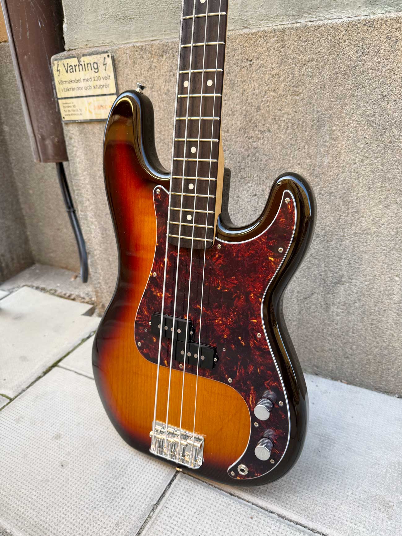 Tokai Elbas Tokai APB-101R 3-Tone Sunburst Electric Bass tgt11